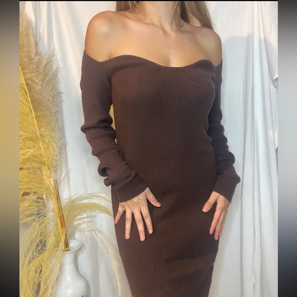 NEW off the shoulder dress - Picture 3 of 3